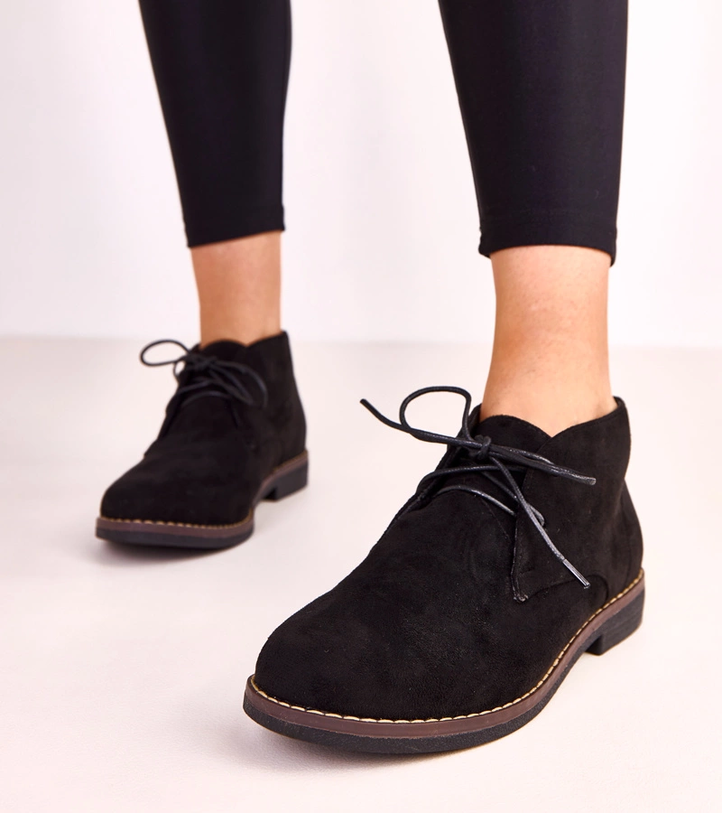 Fekete női lapos talpú bokacsizma Lauda