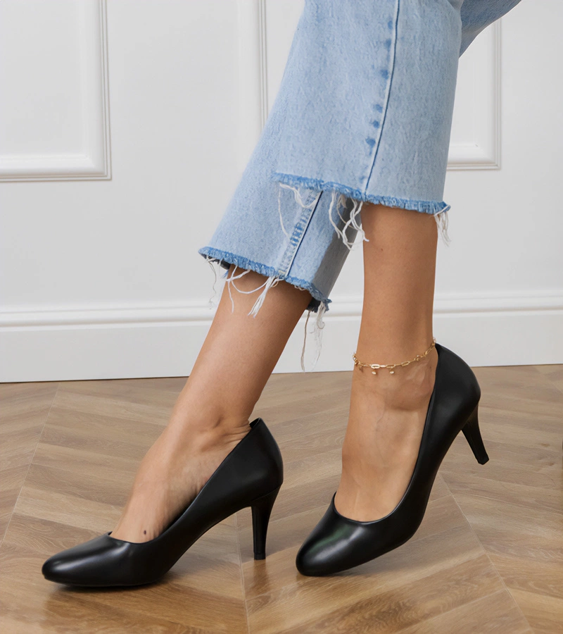 Fekete klasszikus női körömcipő Veris