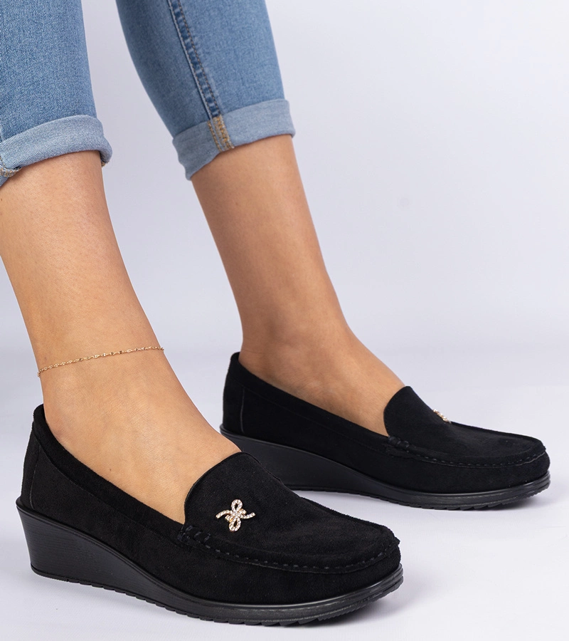 Sarimi női fekete mokaszin ék sarkú öko velúr