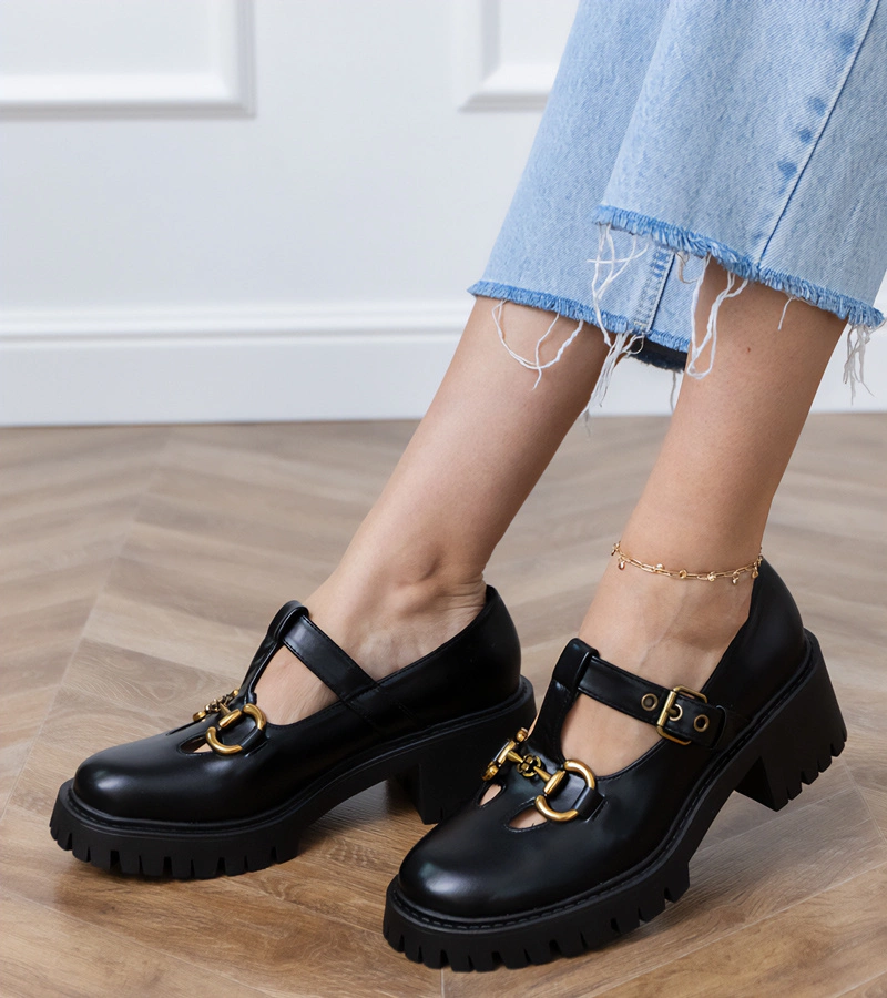 Fekete félcipő vastag talppal arany díszítéssel Hartis