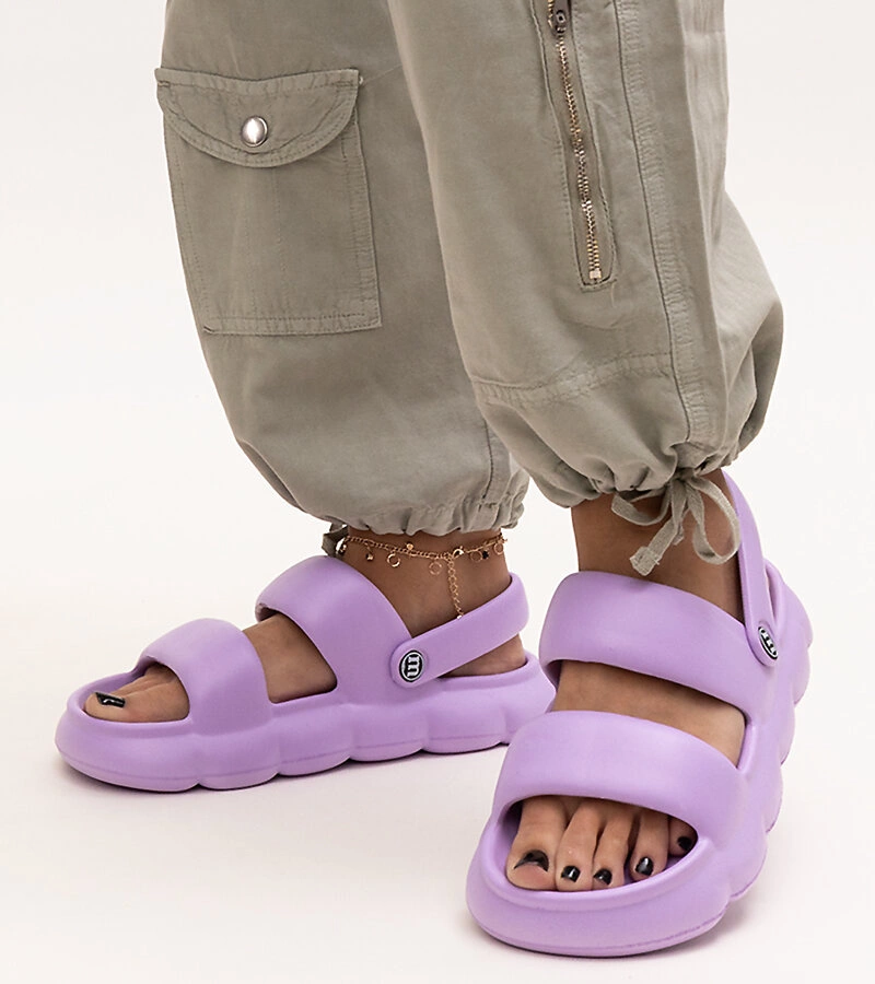 Egységes színű Azewda habos szandál