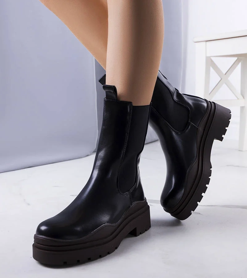 Fekete bokacsizma barna talppal Jadiel