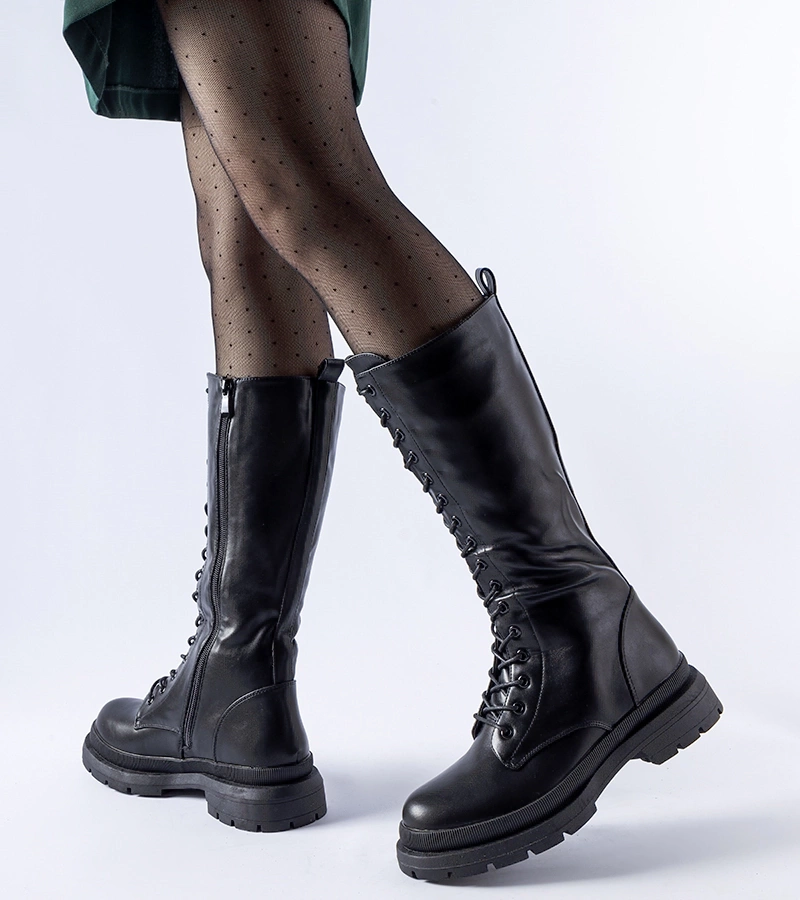 Fekete bélelt csizma Bahiya kötözővel