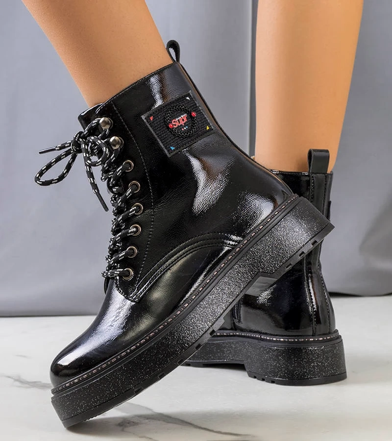 Fekete fényes bőrcsizma Firenz