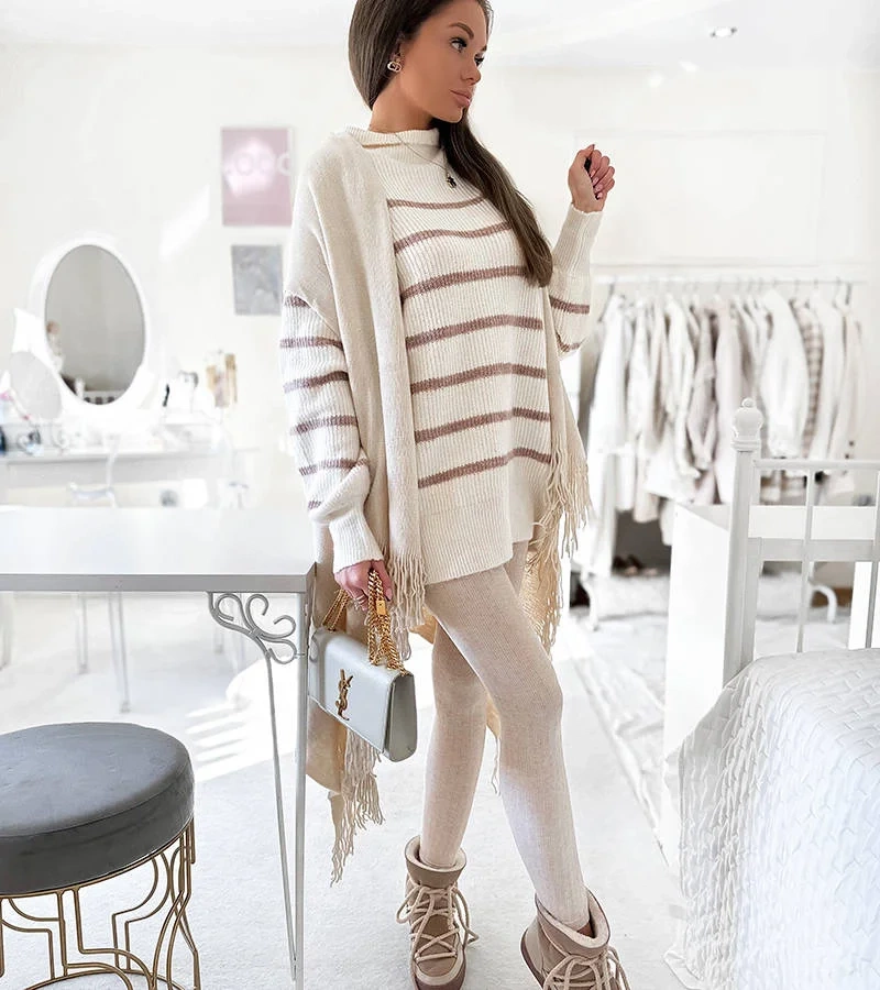 Júniusi bojtos bézs köpeny