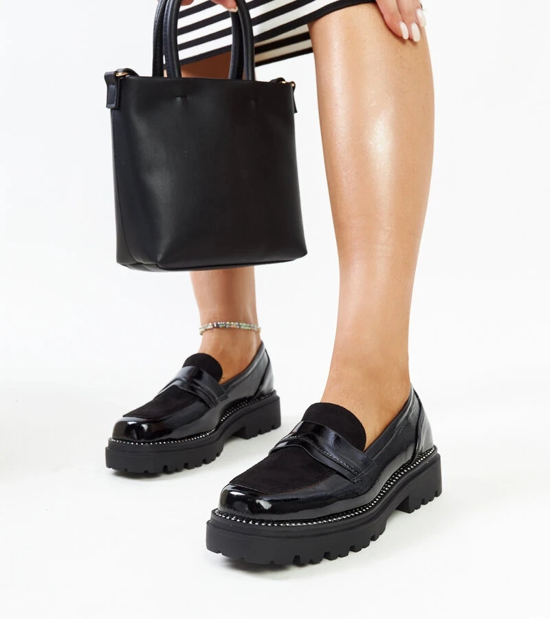 Fekete lakkozott bőrbetétes Kirsi cipők