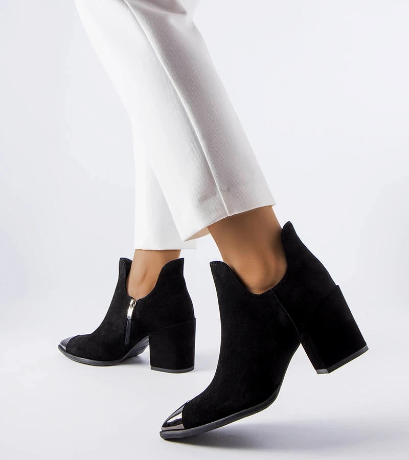 Fekete bőrcsizma Karino