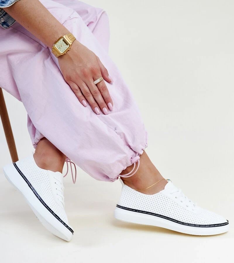 Fehér-fekete csipkés Biserka teniszcipők