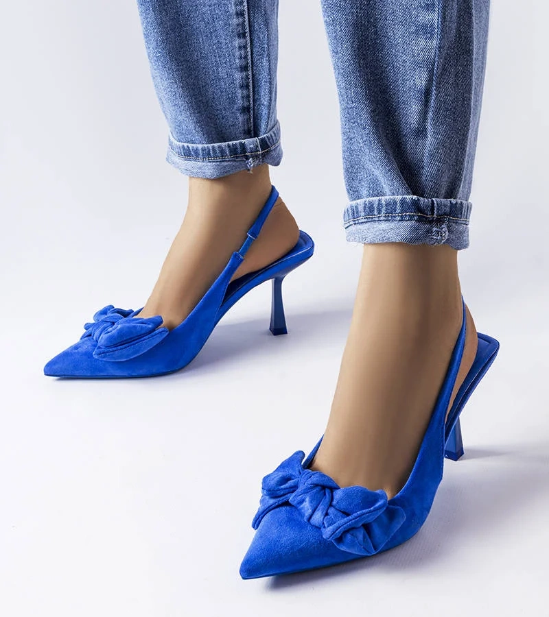 Kék szatén szalaggal díszített tűsarkú cipő Olengo