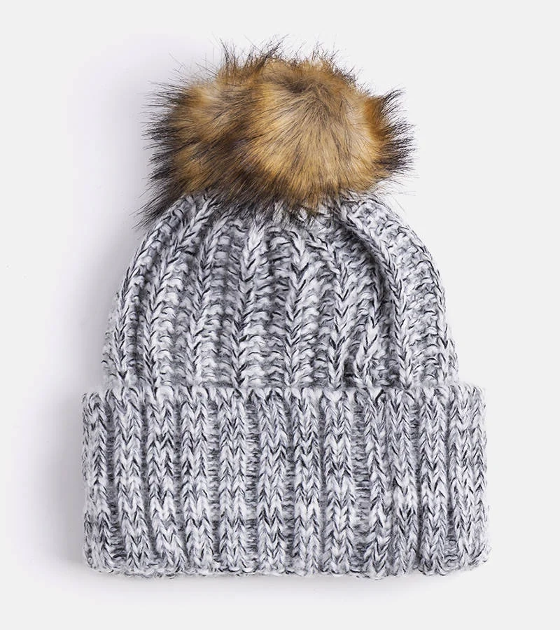 Thalia női világosszürke sapka pomponnal