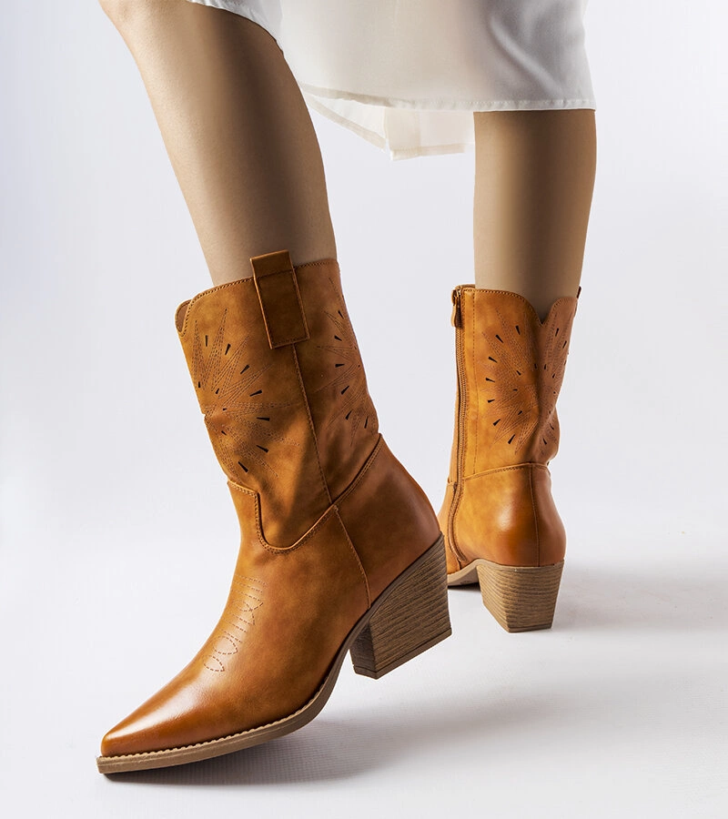 Leopardos díszített szárú barna cowboy csizma