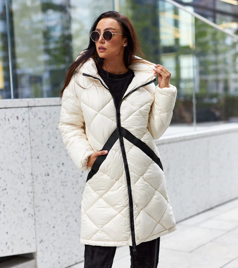 Merigo hosszú, bézs, steppelt dzseki sávval.