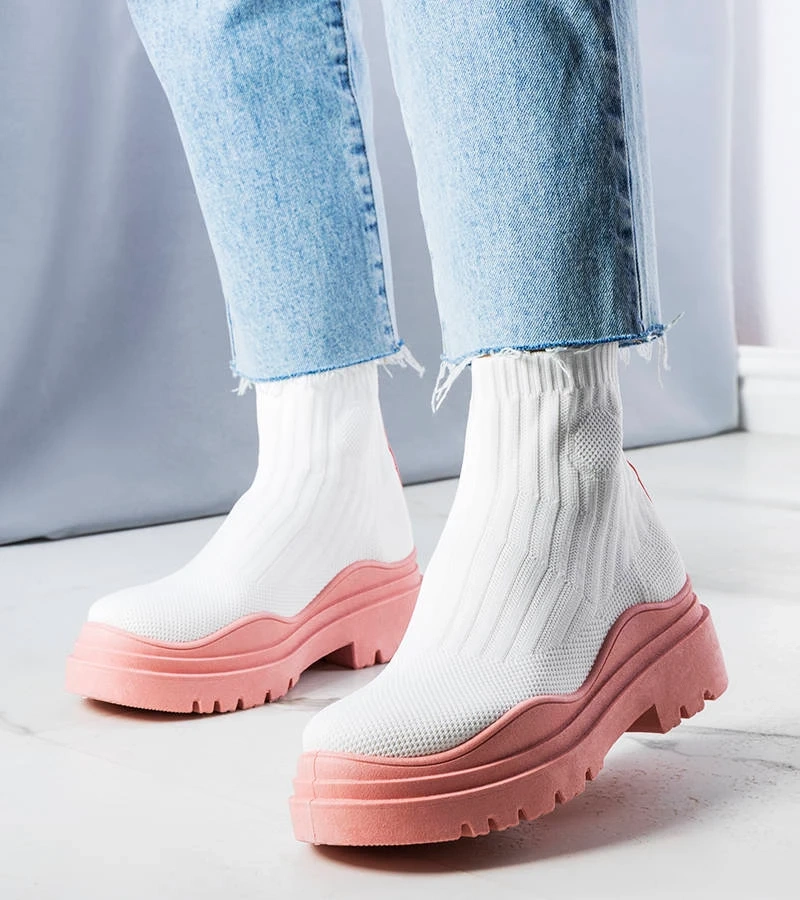 Fehér zoknis bokacsizma rózsaszín talppal Cali