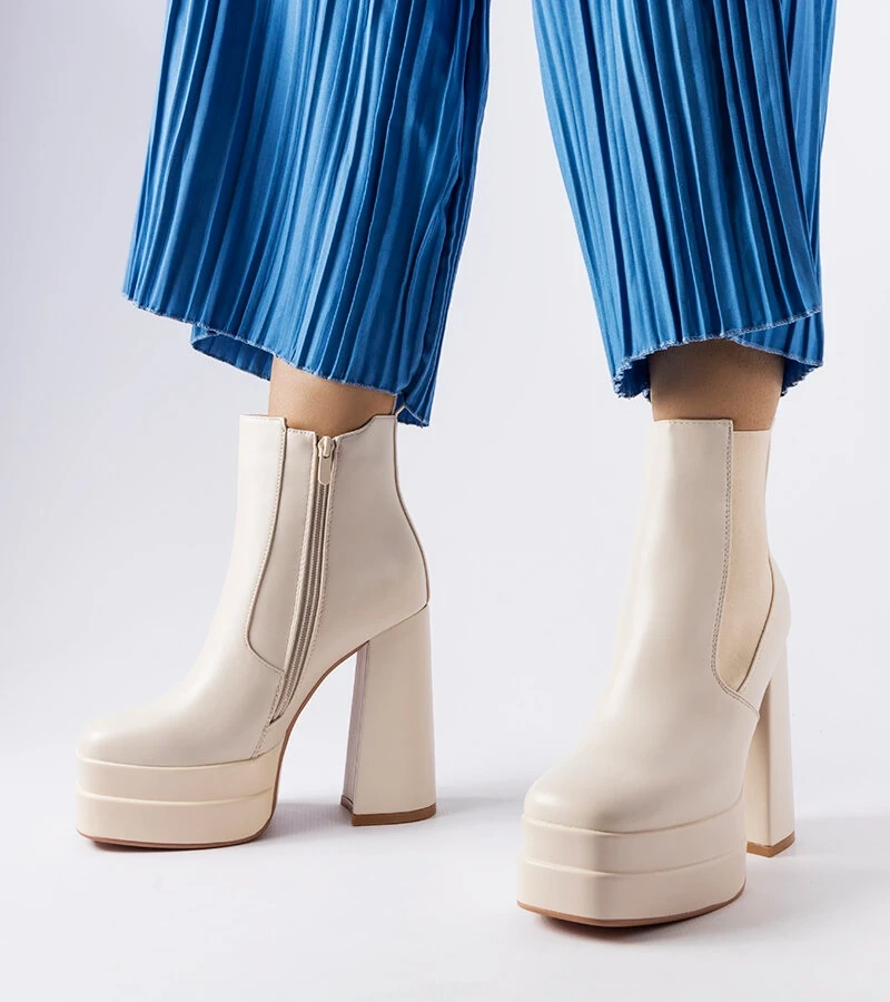 Copertino magas sarkú bézs bokacsizma