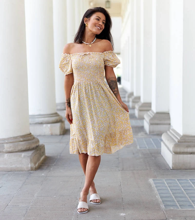 Sárga virágos Astolfa kötéssel ruha