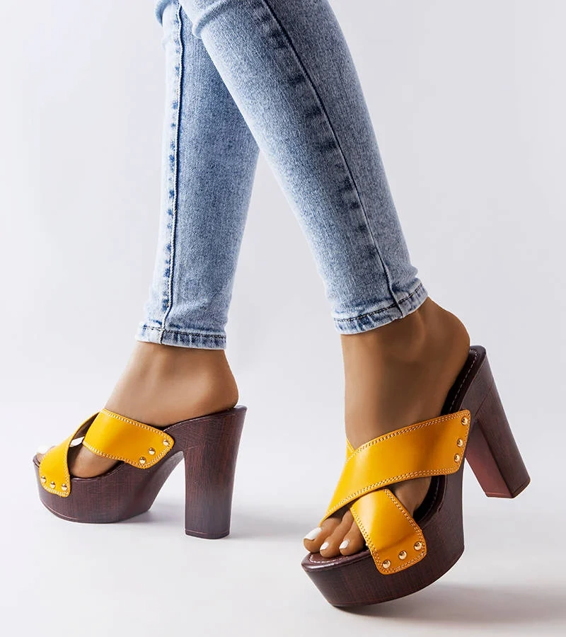 Sárga magas sarkú papucs Lépicier