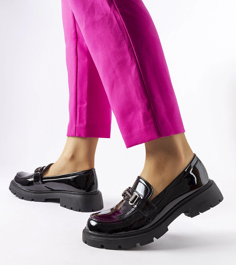 Fekete lakk mokaszin cirkóniákkal Cantú