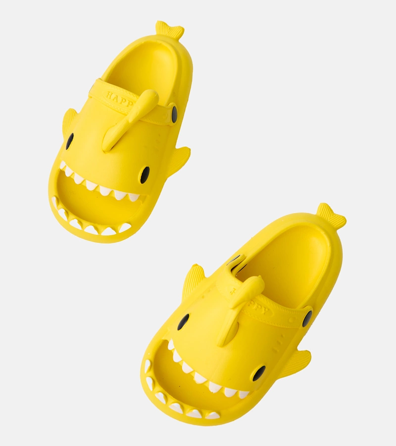 Sárga gyerekpapucs cápa motívummal Tossi