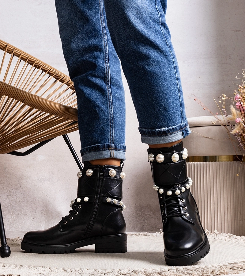 Fekete gyöngyös bokacsizma Carvala