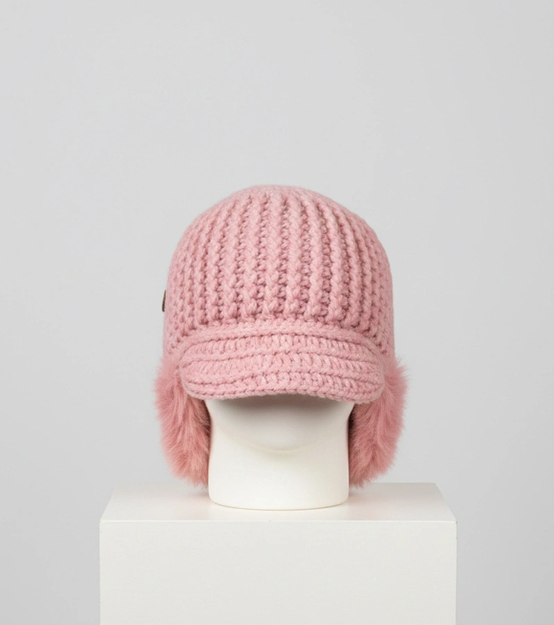 Fehér sapka fülvédővel Zora