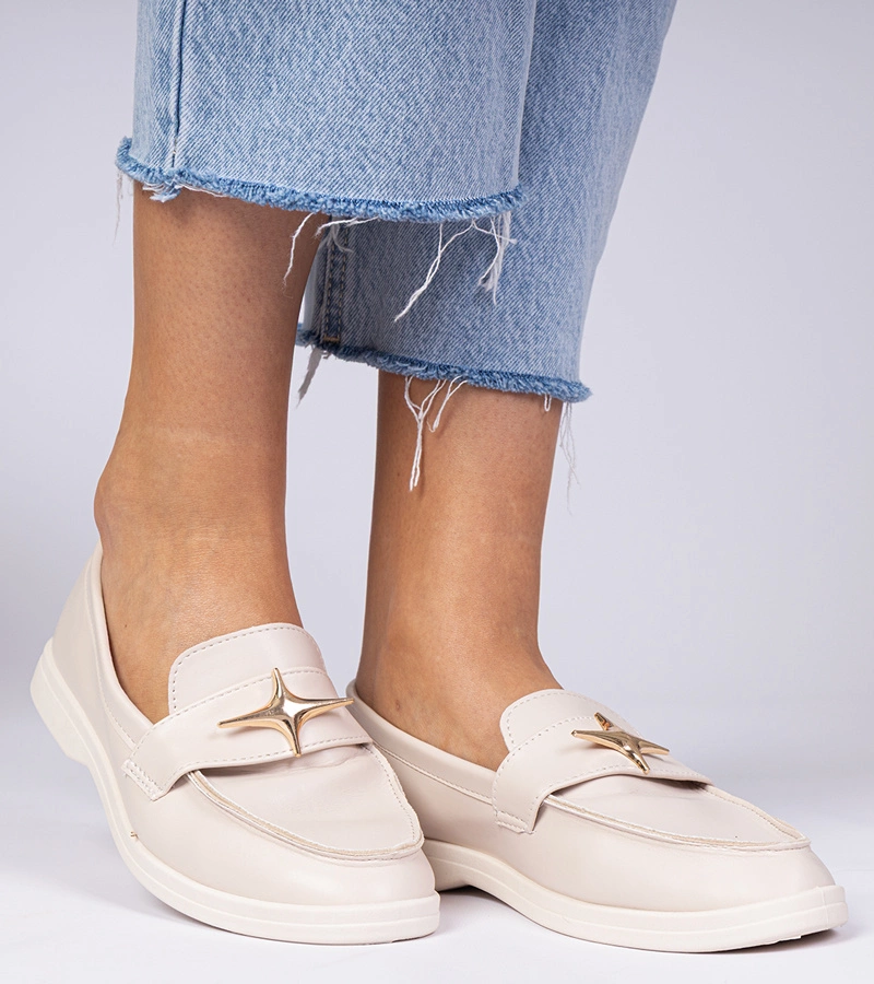 Bézs női mokaszin arany díszítéssel Senna