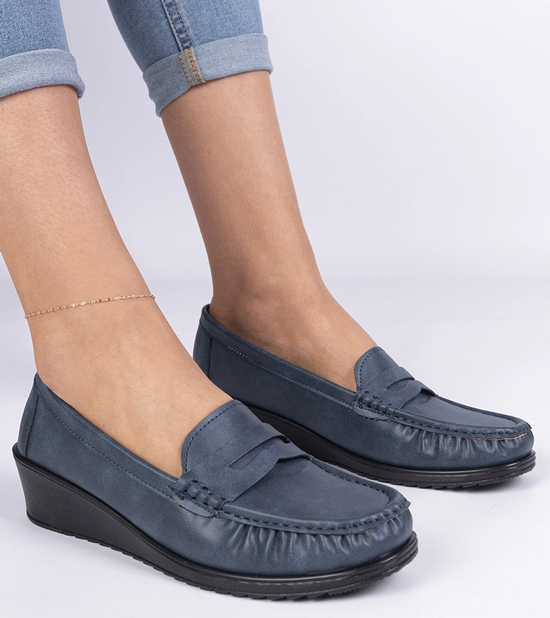 Zorani női sötétkék mokaszin ék sarkú