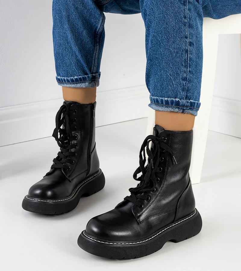 Fekete bokacsizma Myrefall