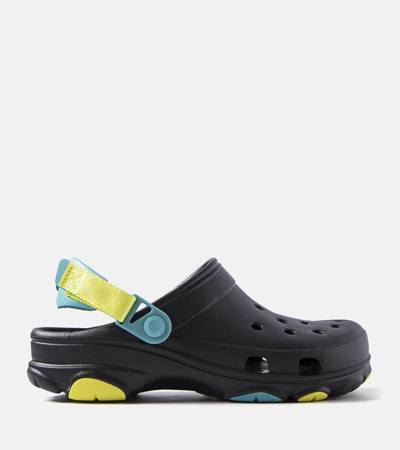 Fekete lyukas Crocs papucsok