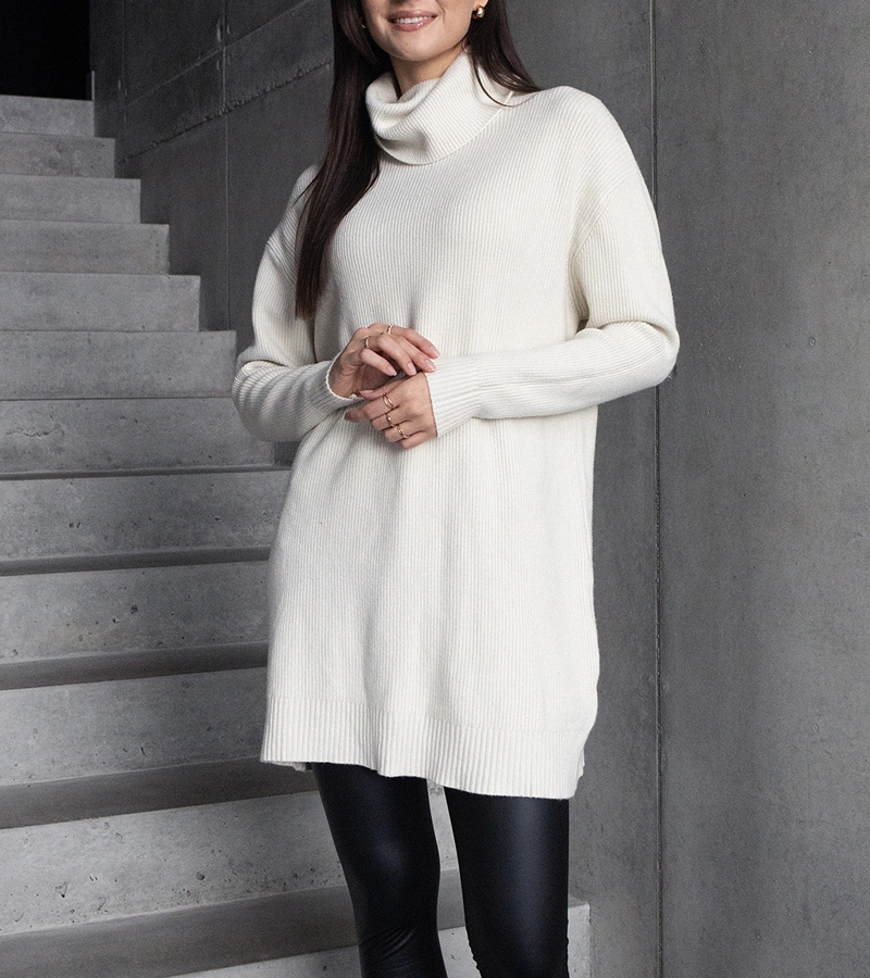 Hosszú fehér puha garbós pulóver Kali