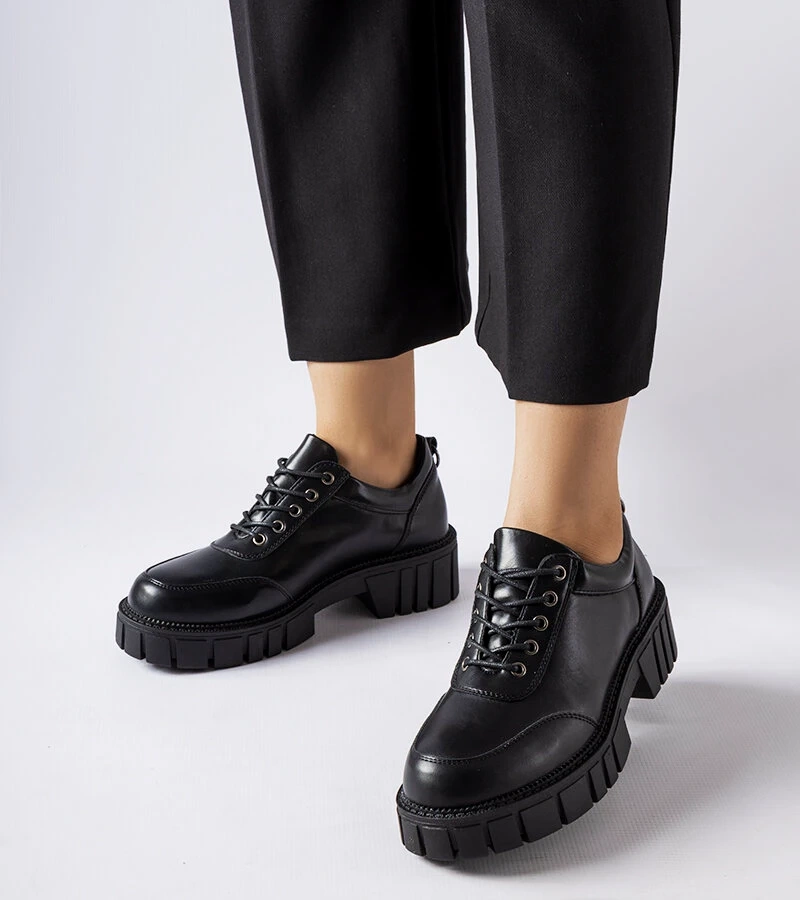 Fekete masszív klasszikus félcipő Severino