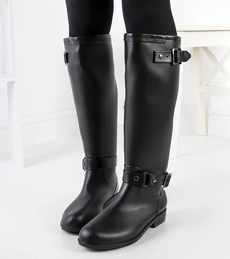 Fekete gumicsizma piros cipzárral Porter