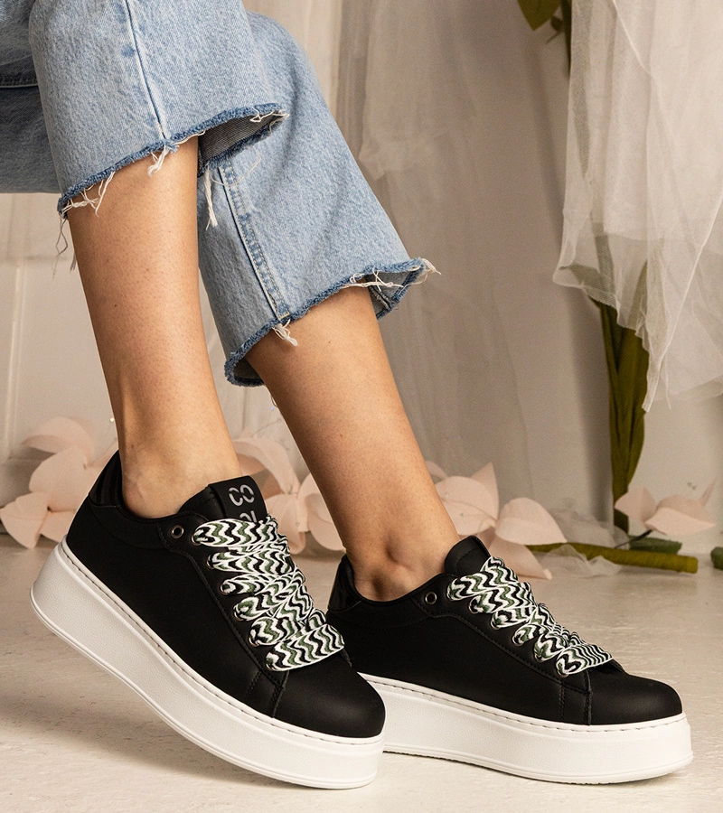 Kessa masszív fűzős fekete női tornacipő