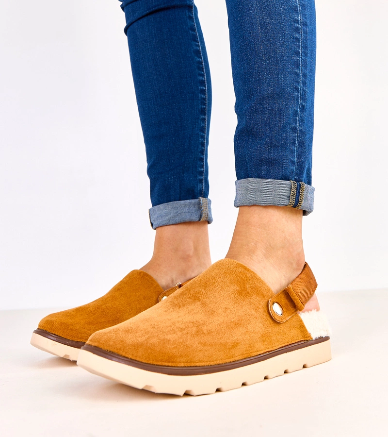 Barna Unseta zárt, bélelt papucsok rögzítéssel