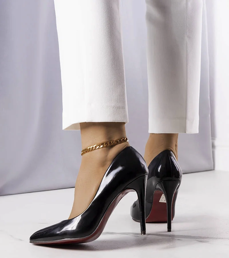 Fekete lakkozott tűsarok Zayd