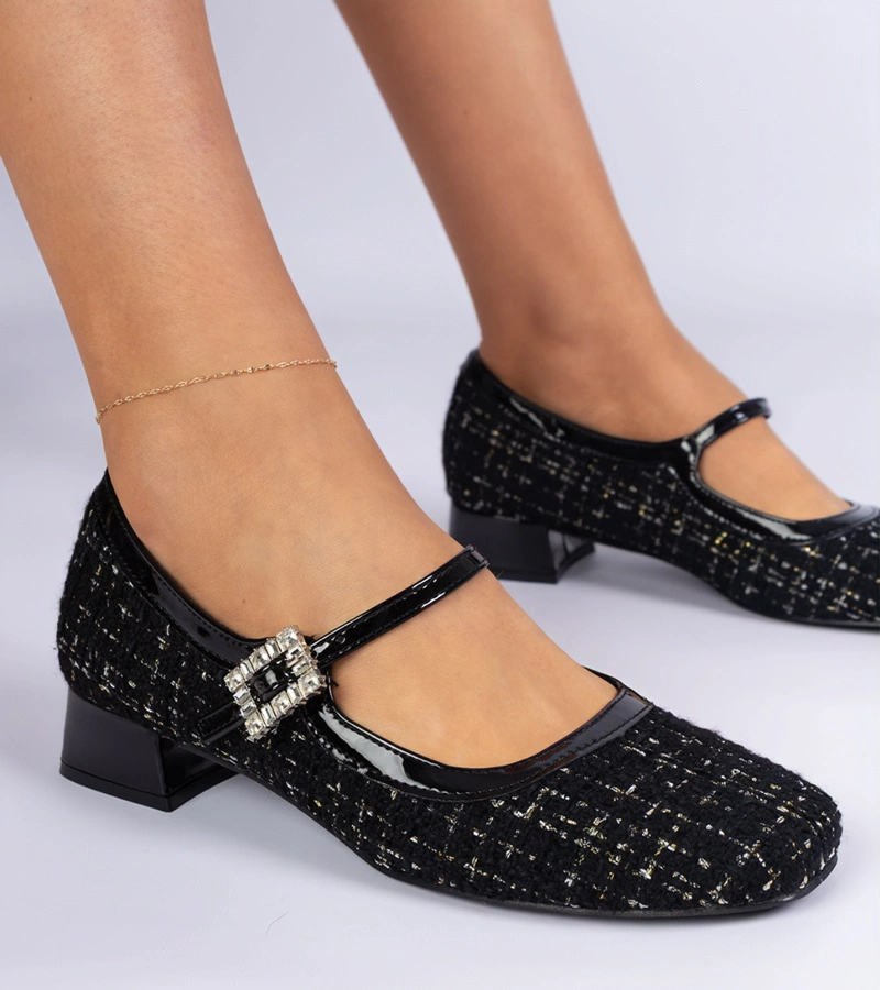 Mersitta anyagból készült fekete cipők cirkóniával