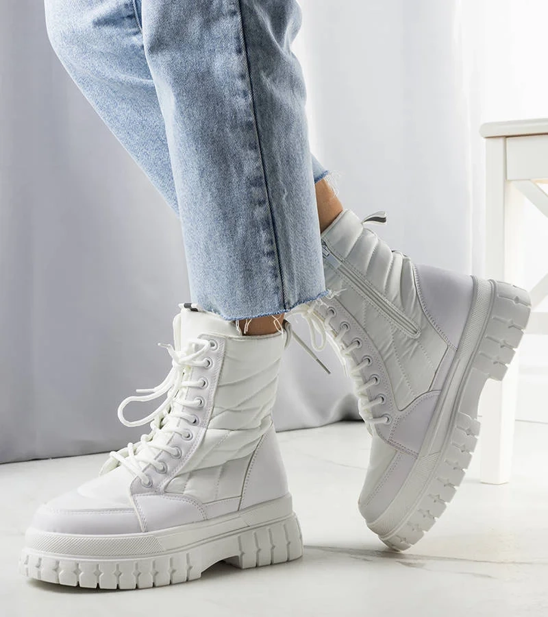 Arinna fehér bélelt hótaposók