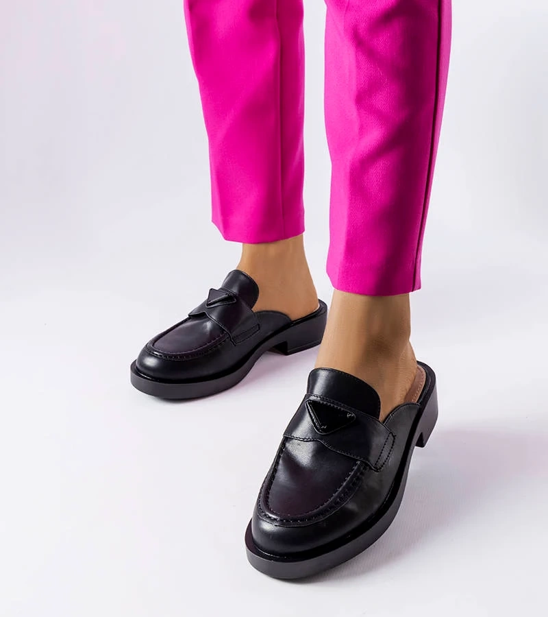 Fekete orrborítékkal ellátott Berkshire papucsok