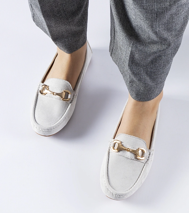 Szürke mokaszinok Fernanda díszcsattal