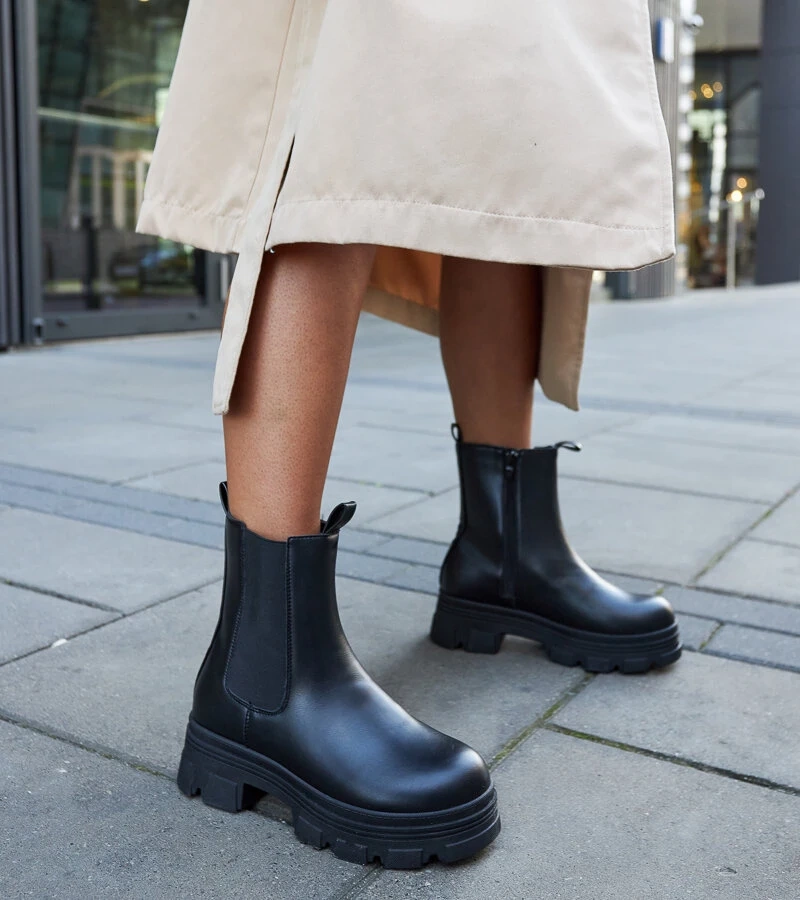 Fekete platformos bokacsizma Placido