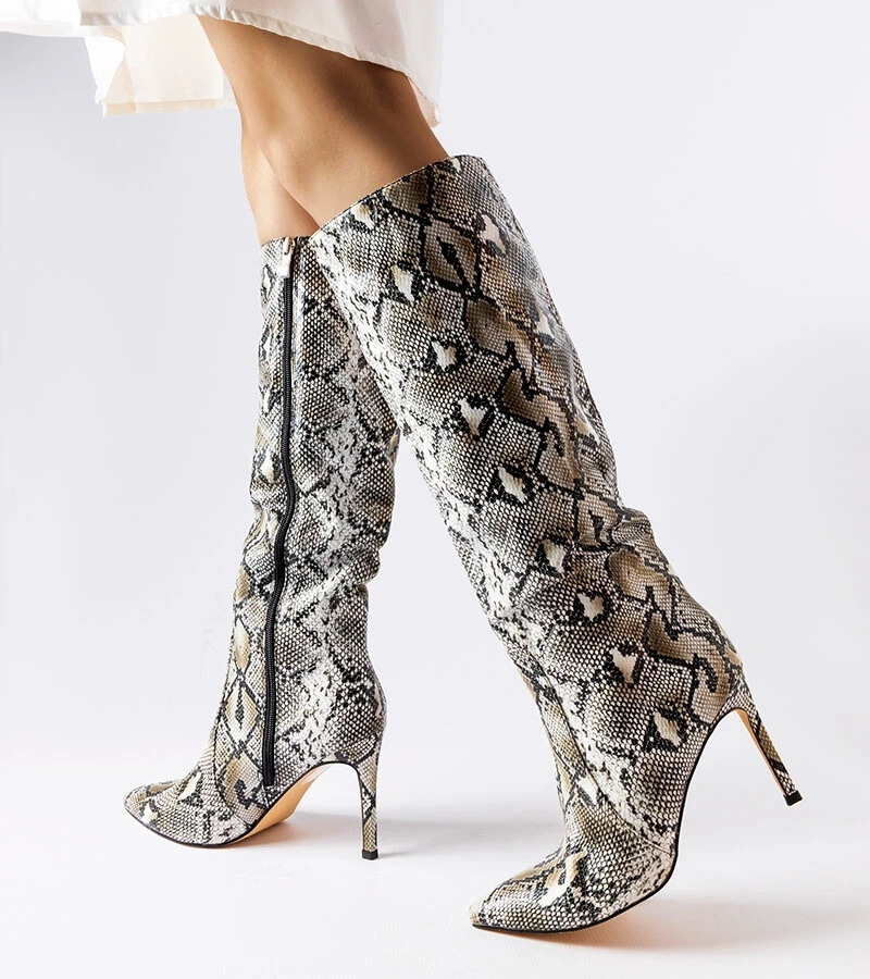 Fekete kígyóbőr tűs csizma Carmine