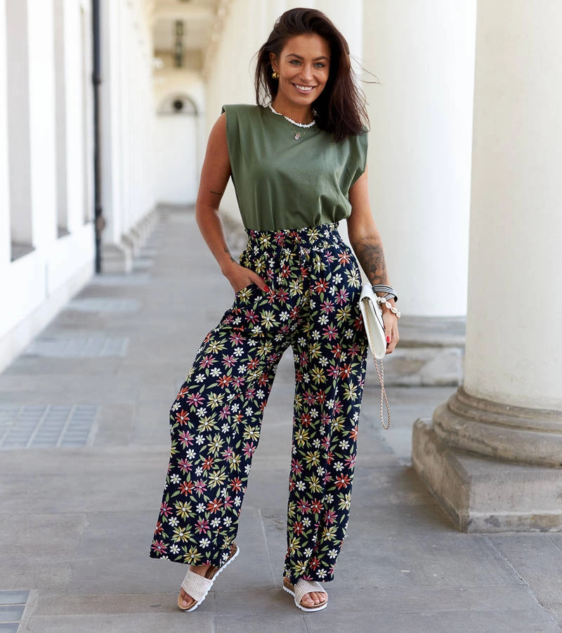 Fekete virágos széles nadrág Vertemate