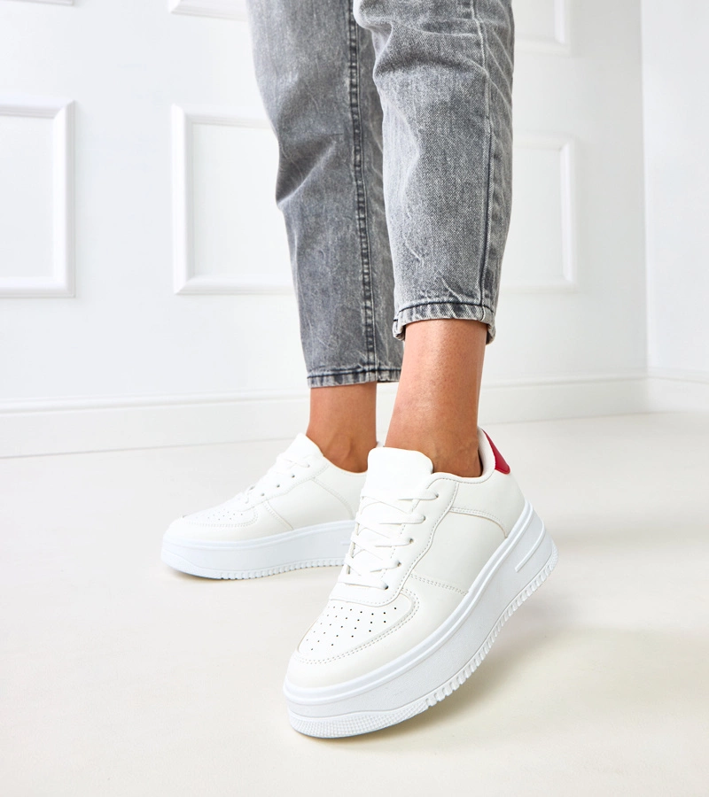 Fehér platformos tornacipő piros betéttel Britney