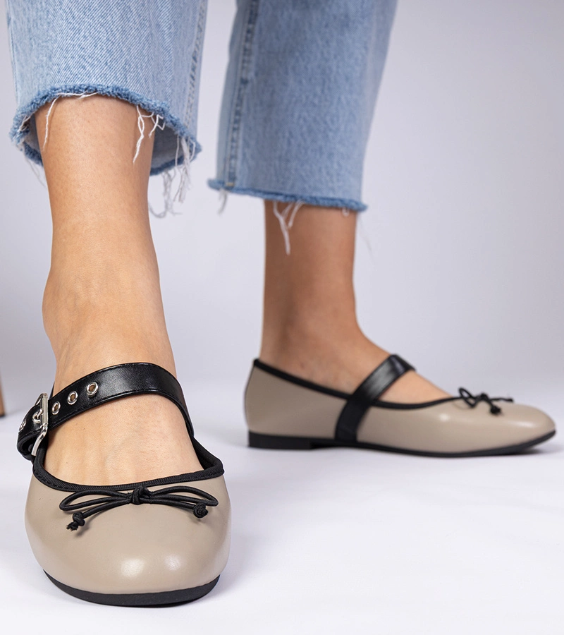 Sötétbézs női balerinacipő masnival Mansy