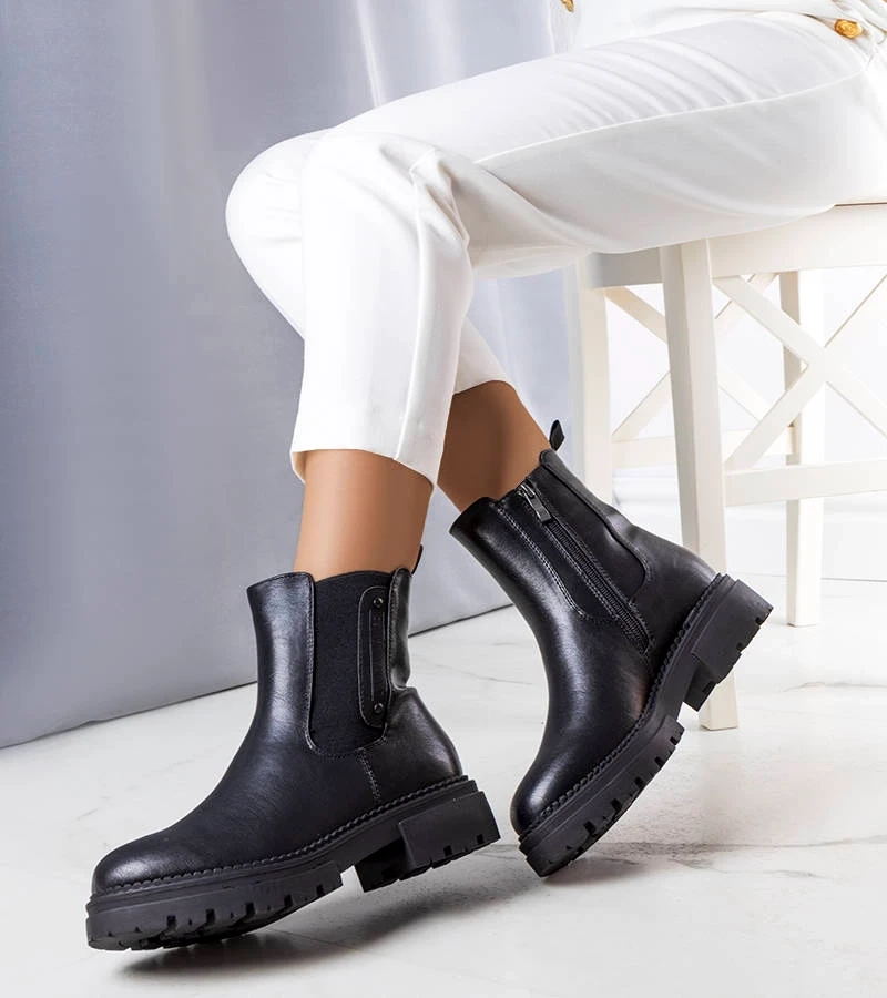 Fekete bélelt csizma Caron