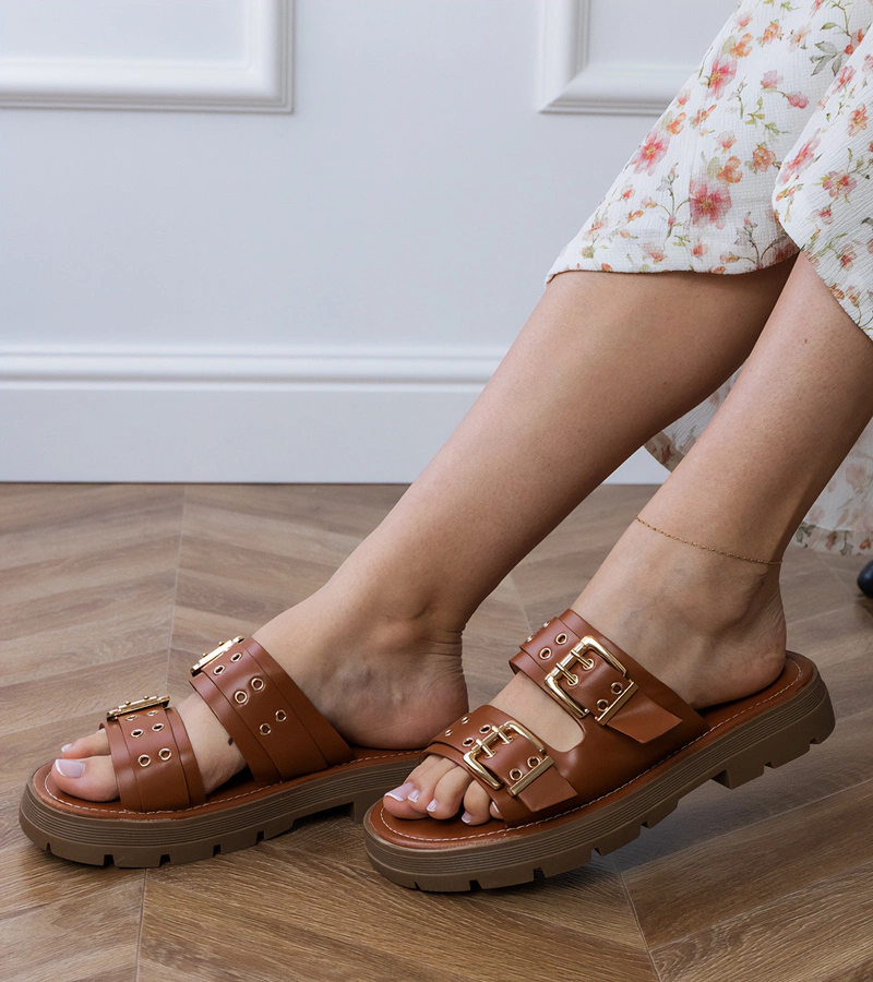 Liluna barna, lapos pántos papucs csatokkal