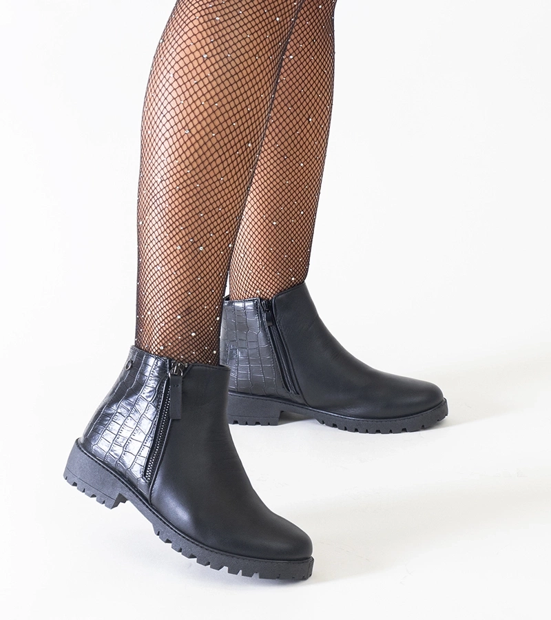 Fekete bokacipők krokodilbőr mintával, Mifsada öko-bőr.