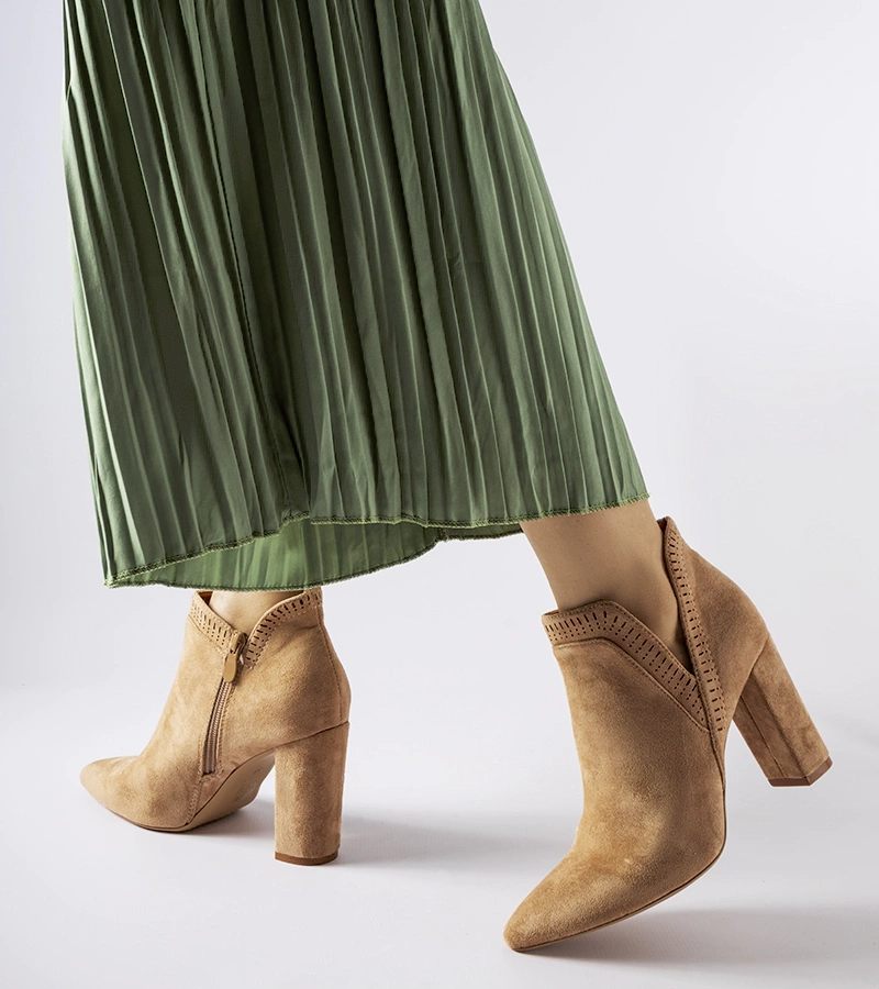 Cammoro bézs szarvasbőr bokacsizma