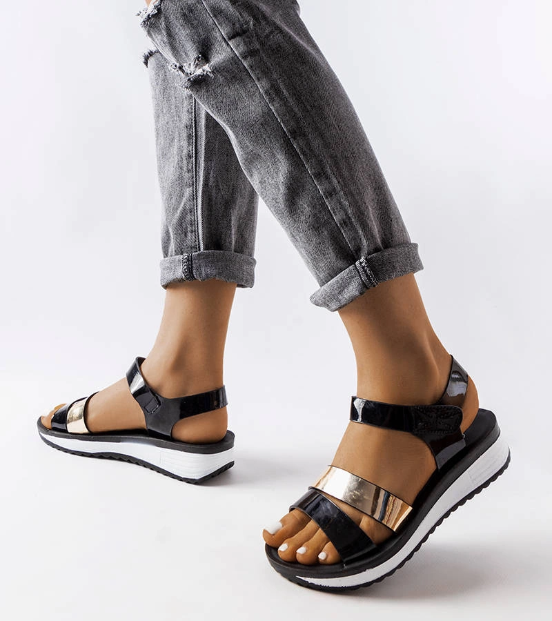 Fekete lakk szandál Mila