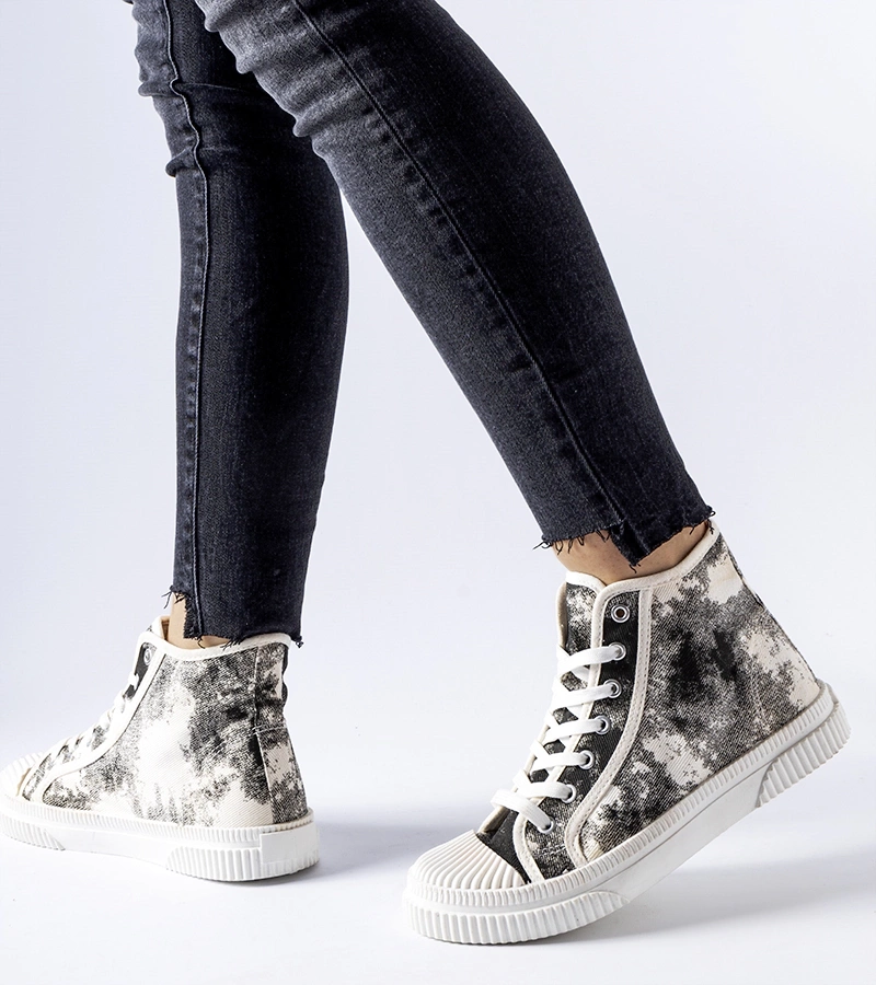 Fekete kopott Turistico tornacipők