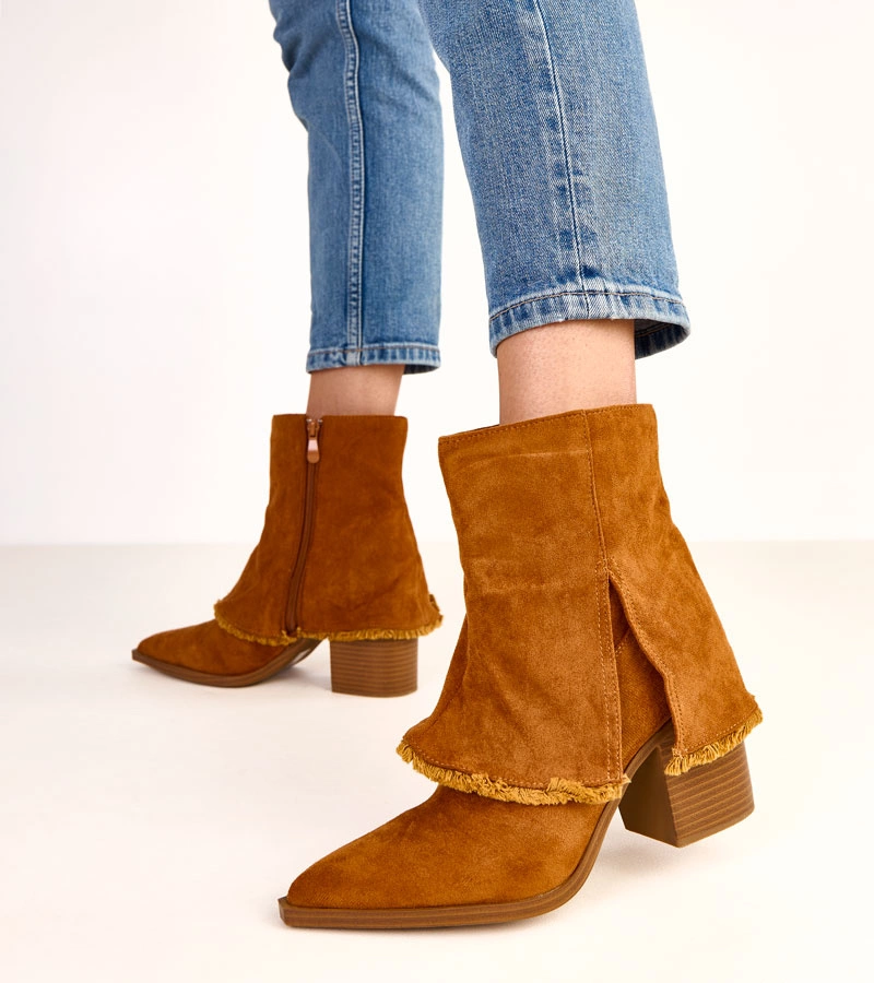 Barna, felhajtott szárú, vastag sarkú bokacsizma Felicia